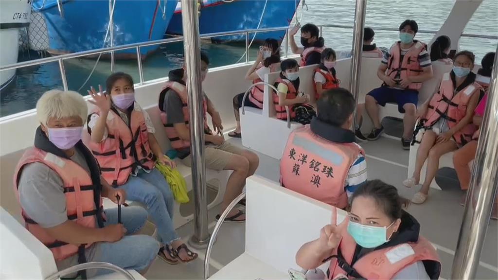 水上活動解禁 宜蘭港澳沙灘人潮多上週2倍