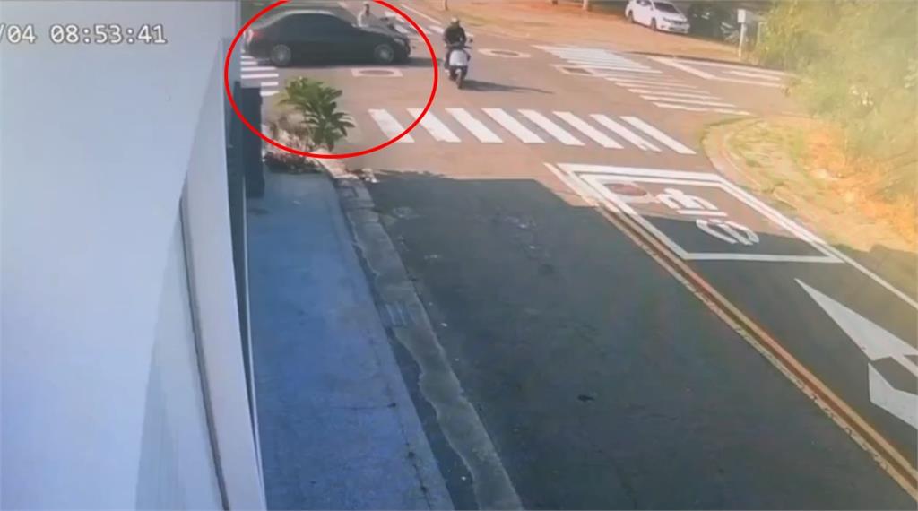 離譜!囂張竊賊開贓車撞騎士逃逸 警圍捕逮人車內搜出毒品