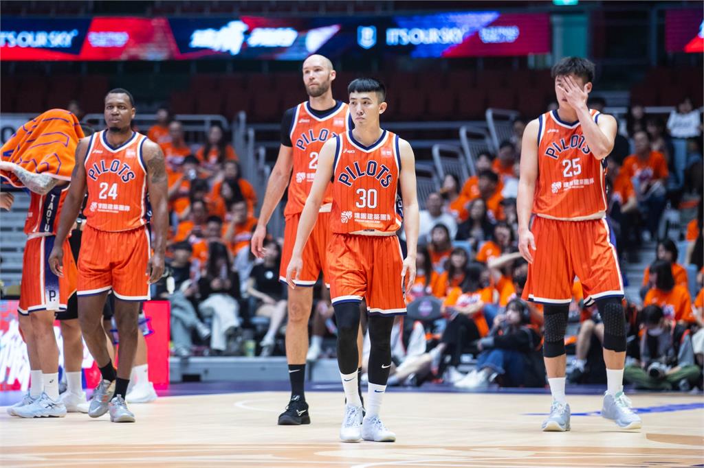 PLG(影)/總冠軍賽今晚點燃戰火 勇士78:76險勝領航猿七戰四勝1勝0敗領先