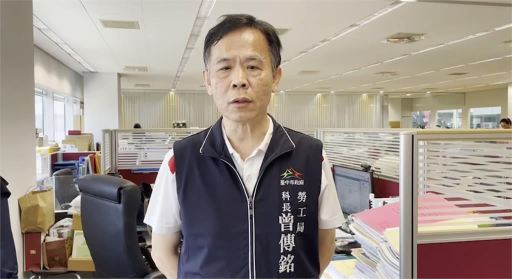 薑母鴨店用餐見小姊妹販售雞蛋捲 爸媽澄清現場陪同 沒違法雇童工