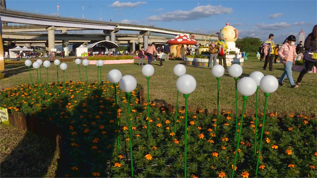 新北鴨鴨公園「地景藝術展」 西洋棋盤、蘑菇花房重現童話故事場景
