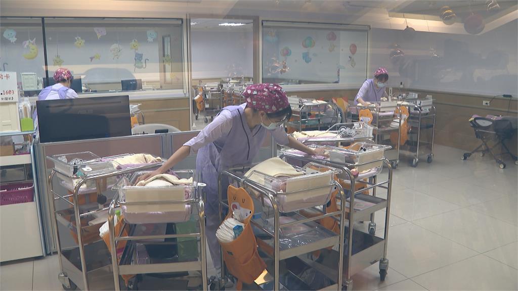 護理師遇強震急奔嬰兒室護嬰　鎮定集中床位安撫情緒