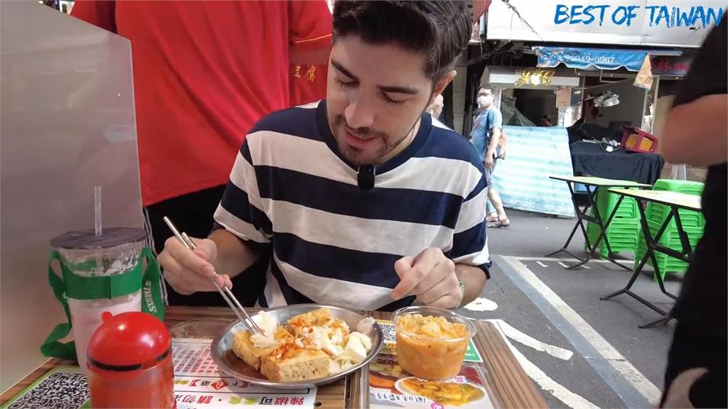 臭豆腐為什麼要挖洞?在台土耳其人超專業吃法 網讚:根本台灣人