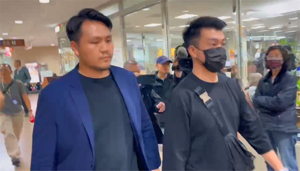 快新聞/要出來了!朱亞虎獲200萬交保 兒搬「兩疊鈔票磚」辦保畫面曝