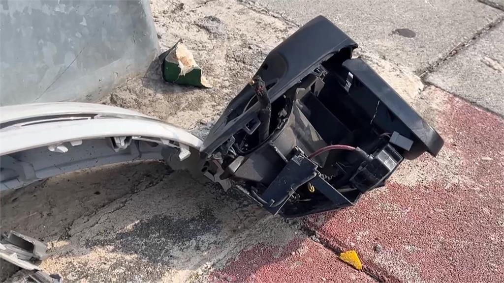 影/驚悚! 高雄輕軌又爆擦撞 整輛汽車被推上軌道