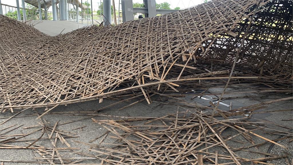 快新聞/風太強!台東「國際地標」遭吹壞 整片藤編掉地面