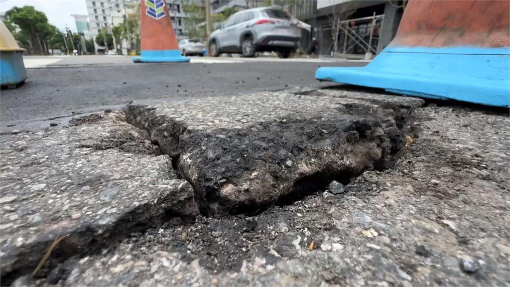 逢甲商圈柏油脫落疑害車輛爆胎　三角錐遭移除　民眾憂恐摔車