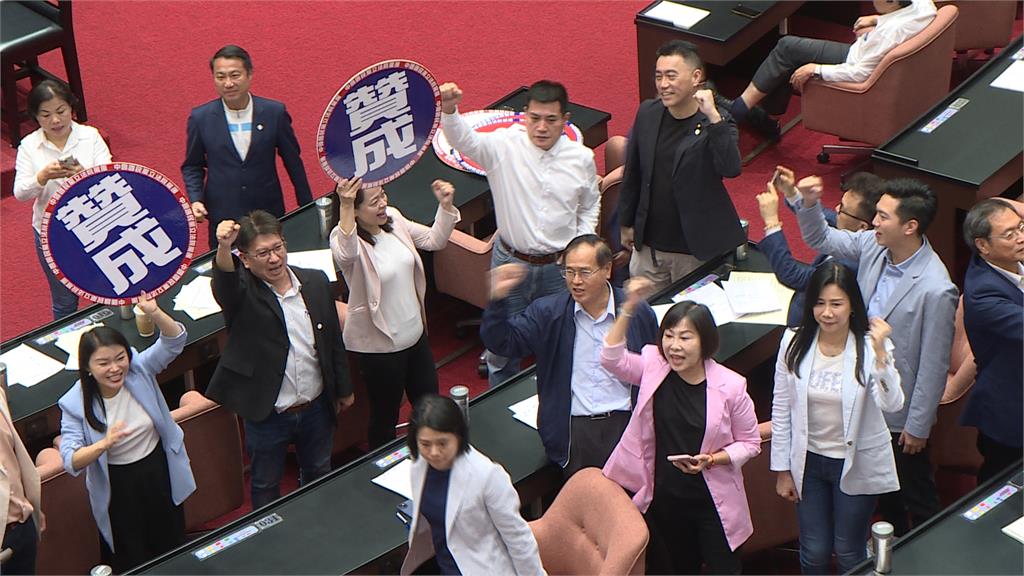 別讓八席立委成「啞巴票」! 民團赴民眾黨籲柯文哲懸崖勒馬