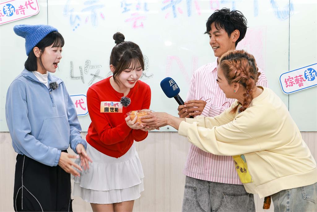 《綜藝新時代》改版收視同時段第一慶功！楊繡惠「可以改塞紅包嗎？」