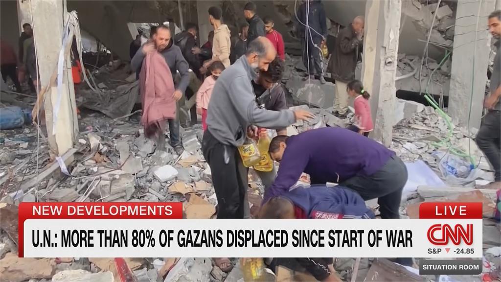 以色列對加薩發動超過1萬次空襲　唯一麵包店成廢墟！難民湧入瘋搶物資