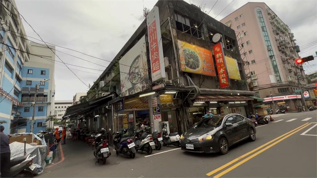 台灣趴趴走/桃園中壢知名24小時牛肉麵店 加湯加麵一次不用錢!