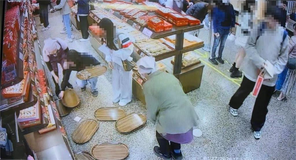 遭奧客「天殘腳」踹飛木盤！佳德鳳梨酥小編還原過招　武俠小說寫法全網看跪