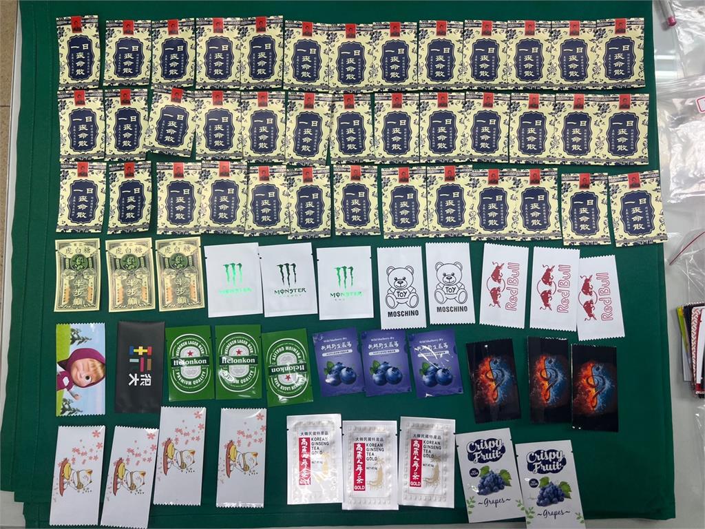 高雄少年隊查獲近400包毒品咖啡包 包裝走客製化驚見「海賊王、含笑半步癲」