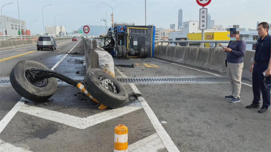 快新聞／高雄火燒車！大貨車撞護欄翻覆起火　警消尋獲1焦屍