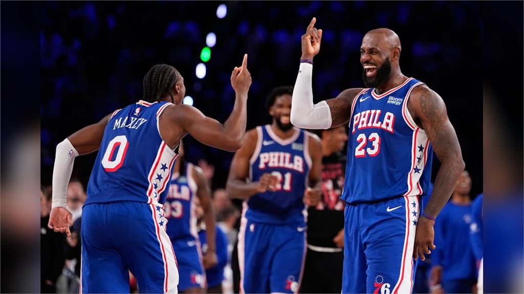 NBA(影)／「詹皇」太粗了吧！搶籃板誤傷21歲隊友當場見血賽後對詹皇說話了