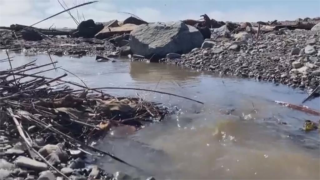 美國加州海灘大火殘骸 在地團體憂污染害健康