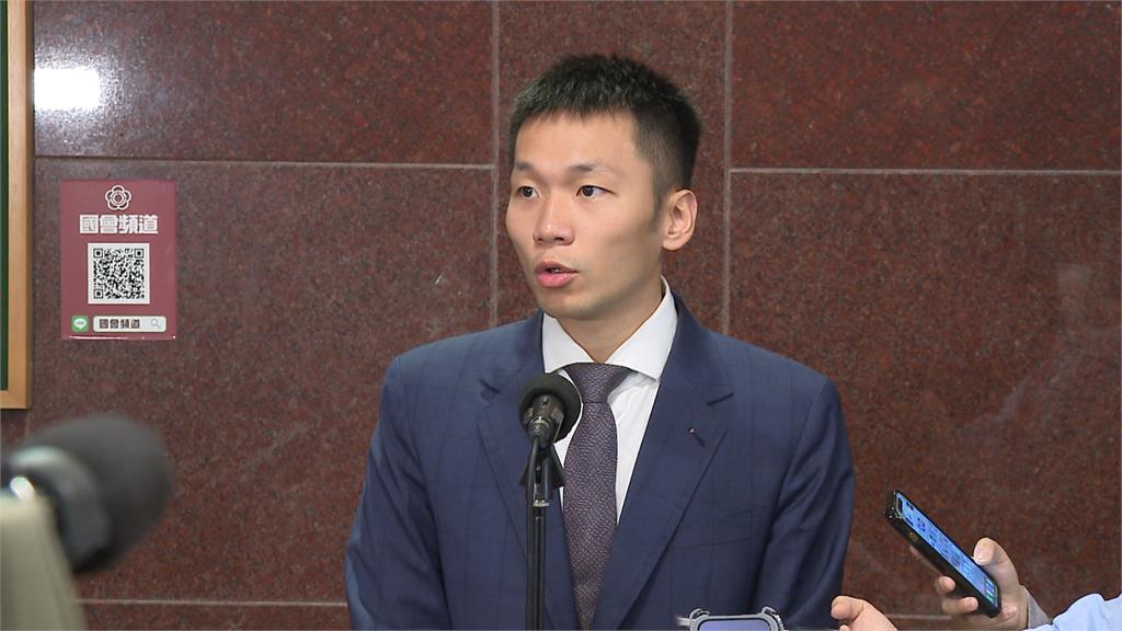 藍強行延會飛日本考察！羅廷瑋、徐巧芯等人挨酸「薪水小偷」
