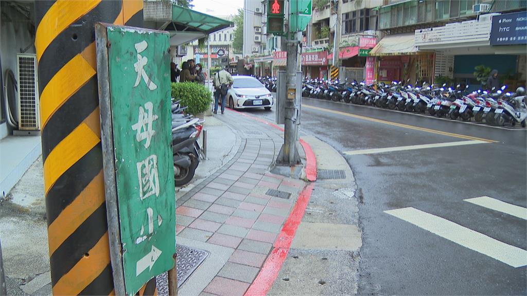 撬開號誌燈桿維修孔　70歲嫌辯「想改紅綠燈秒數」
