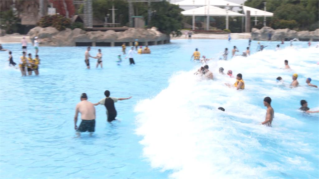 水上樂園舉辦「人體龍舟賽」 報名就可半價入園