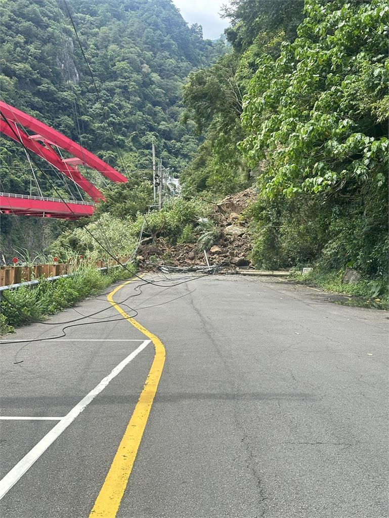 快新聞/注意別撲空!八仙山林道入口土石崩塌 即日起休園搶修