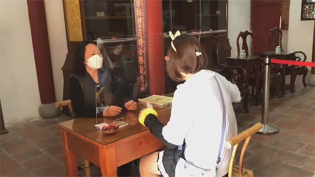 解籤傳遞正能量!台南宮廟首創解籤團幫解惑 廟方:問轉職的人最多
