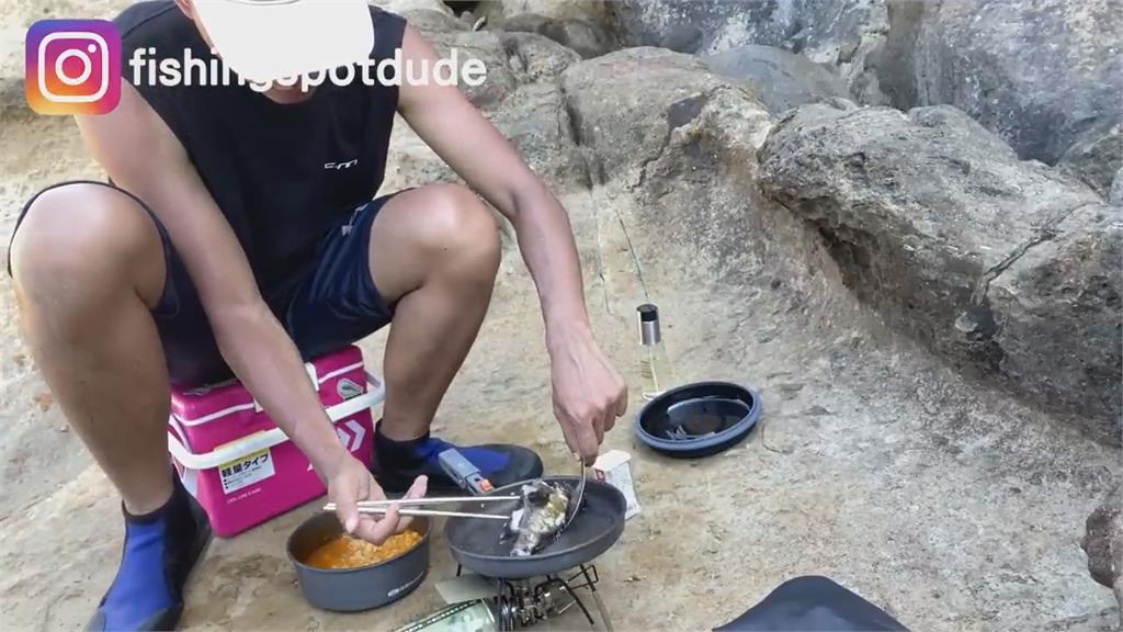 釣完馬上野炊!小鮮肉濱海公路捕獲石斑 配泡麵現場吃播釣客稱羨