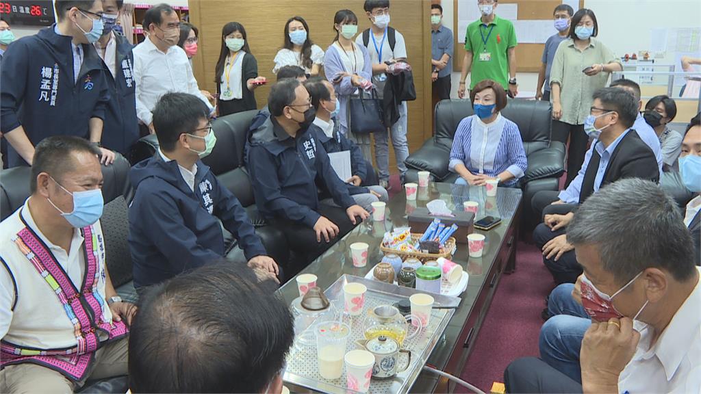 藍議員要求掛國慶日「旗海飆揚」 陳其邁虧:國民黨團辦公室沒掛