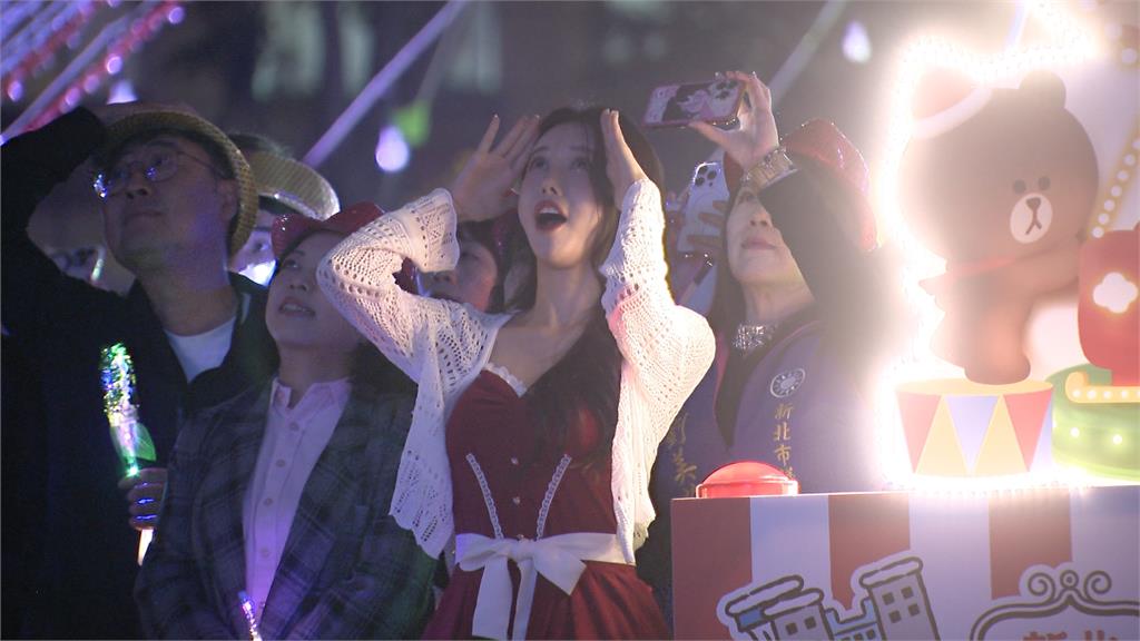 2025新北歡樂耶誕城熱鬧開城 李雅英與「兔兔」驚喜現身