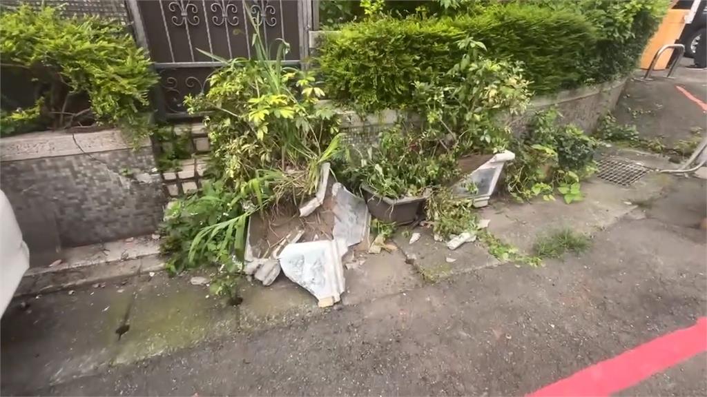 持毒拒檢狂逃撞進社區　桃園警破窗逮2人