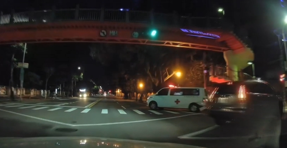 民間救護車路口對撞休旅車　事故肇責警方將分析研判
