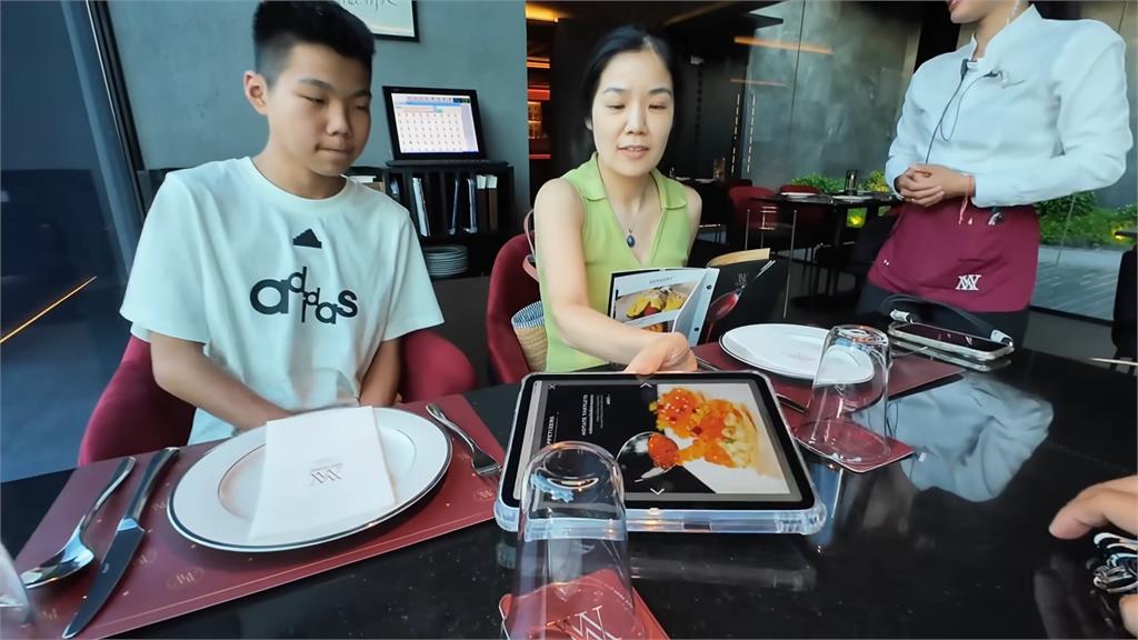 在海外生活不易！中國網紅常和妻吵架　用這方式處理網讚：好老公