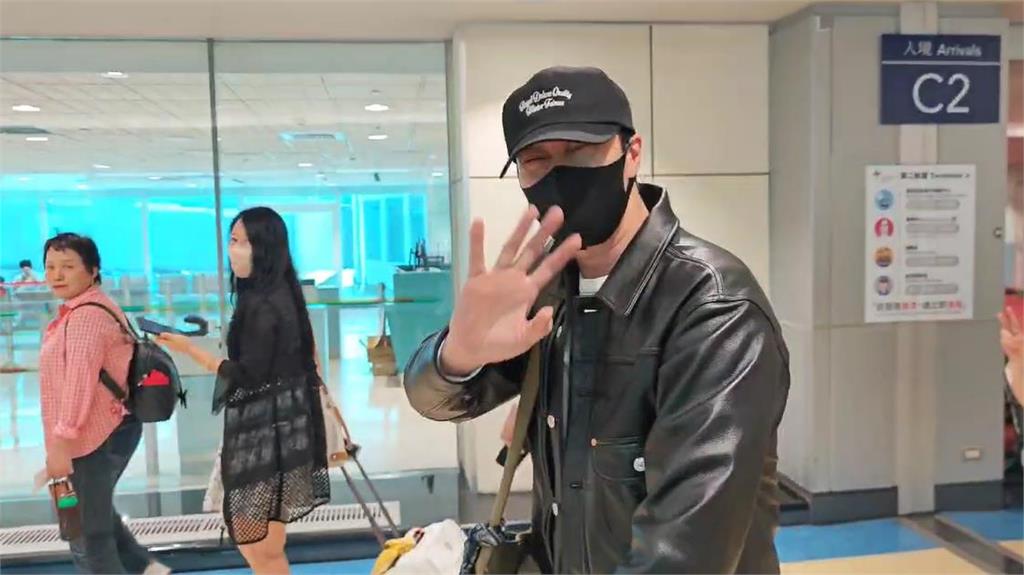 快新聞/防彈j-hope、蘇志燮、NCT WISH來台灣了! 超禮貌點頭揮手致意