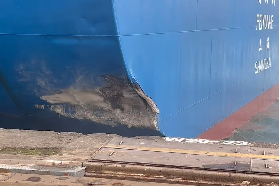 快新聞／中國籍貨輪「擦撞基隆港」船身破1大洞　畫面曝光了