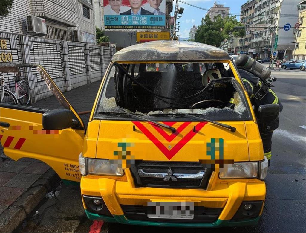 快新聞／新店幼兒園校車行駛途中起火！1師10童緊急撤離