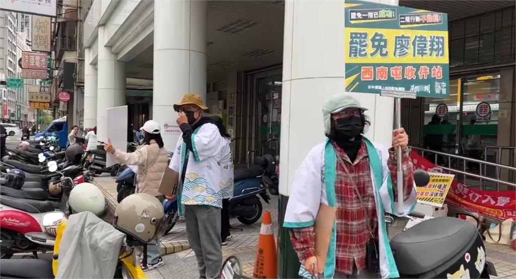 綠營議員陳淑華現街頭宣講罷免　遇「激動叔」當街嗆聲