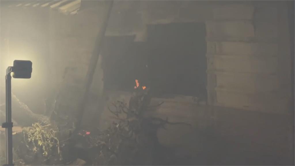 快新聞／暗夜惡火！高雄鳥松1民宅凌晨失火　濃煙瀰漫「伸手不見五指」