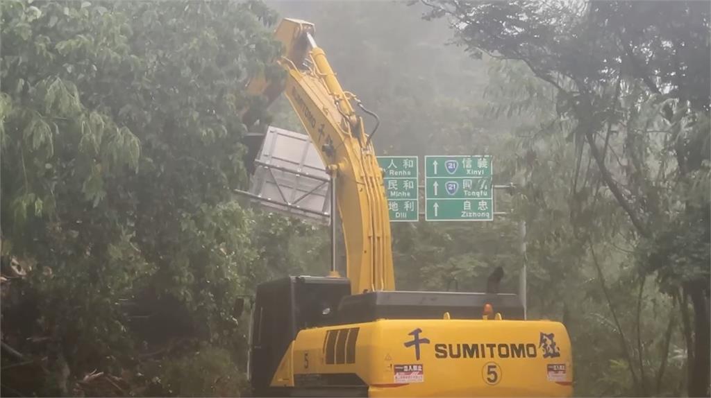 快新聞／凱米災情慘！南投貓羅溪暴漲「車子全泡水」　雲林、嘉義也淹水