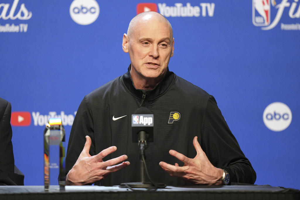 NBA(影)/地板太滑!溜馬一哥哈利伯頓被雷霆替補晃倒網友瘋傳