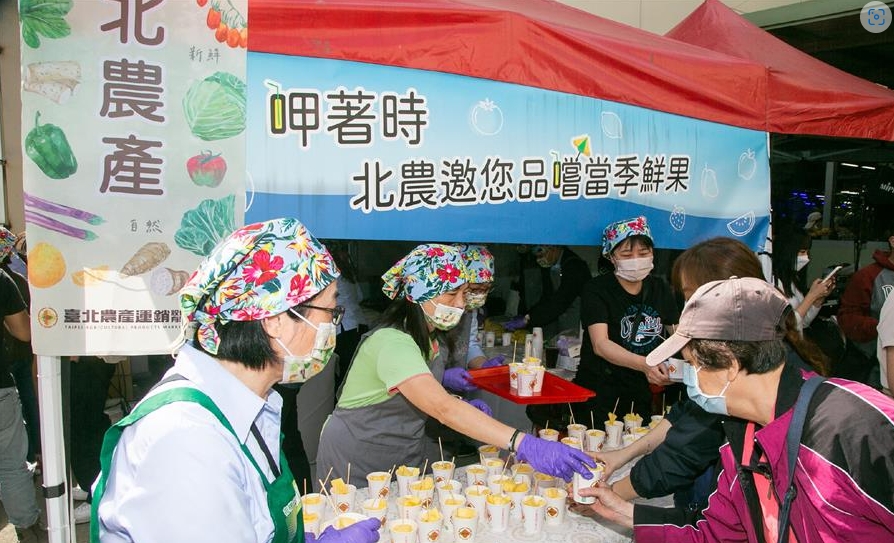 巫苡萱辣秀蠻腰應援台灣鳳梨!炸裂現場照曝光 巫苡萱「葫蘆腰開大絕」應援台灣鳳梨!千顆秒殺炸裂現場照曝光