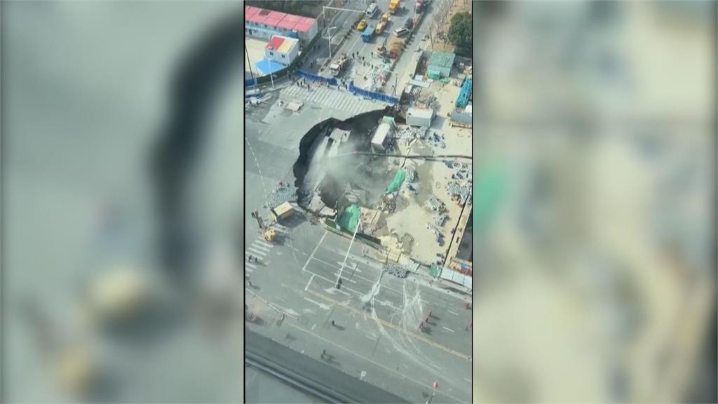 中國又現豆腐渣工程? 上海地鐵坍塌「馬路現大天坑」