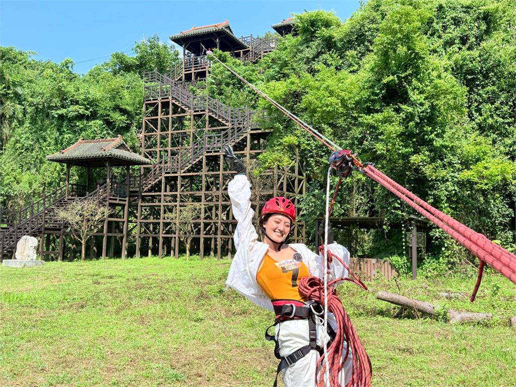 顏曉筠挑戰空中國標超優雅！籃籃挑戰繩索垂降求感情順遂卻卡關淚問「怎麼會這樣」