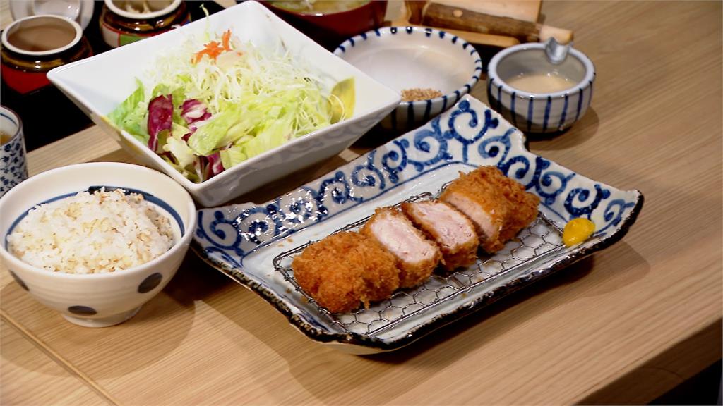 豬排不炸到全白能吃嗎？　日式品牌推「粉紅豬排」　低溫慢炸成關鍵