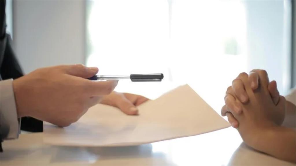 他求職拋「想用香蕉請人去請猴子」！雇主傻眼曝履歷萬網戰翻：投訴狀？