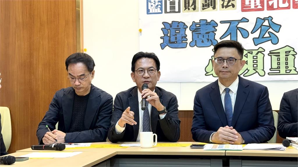 快新聞/民進黨硬起來了!11位南部綠委傾巢而出 誓言對抗「惡修財劃法」