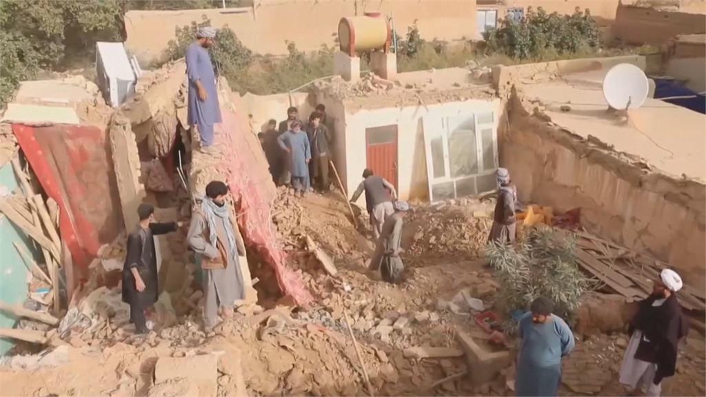 阿富汗北部6.3強震!至少20死 逾500傷 當地最大清真寺受損