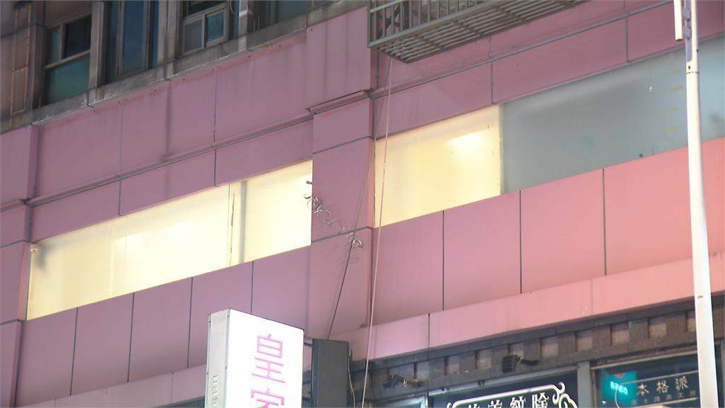 疑欠錢糾紛！8惡煞當街拉扯男子　警到場起出大量毒品