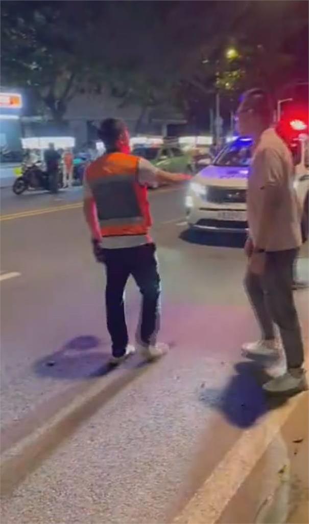 水箭龜是你?中國2男瘋狂互噴口水 噁片曝光網笑翻:君子動口不動手