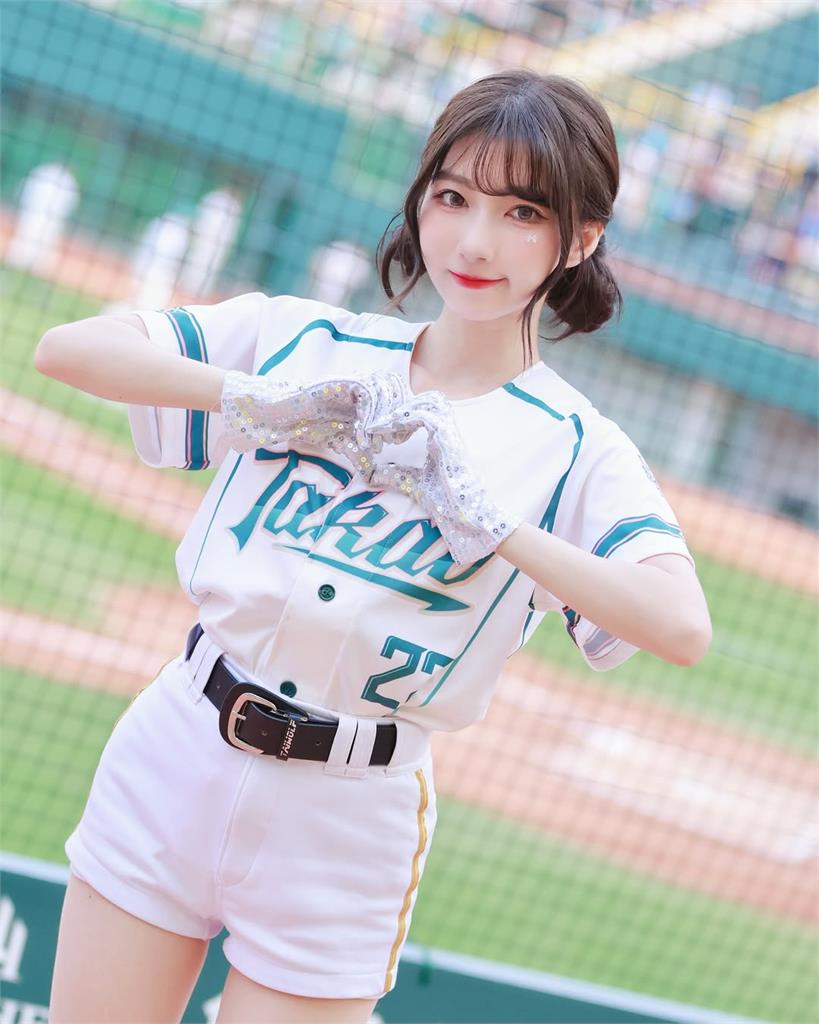 啦啦隊「一粒」立牌遭竊?4秒影片瘋傳…本尊出面回應網笑:變「零粒」了