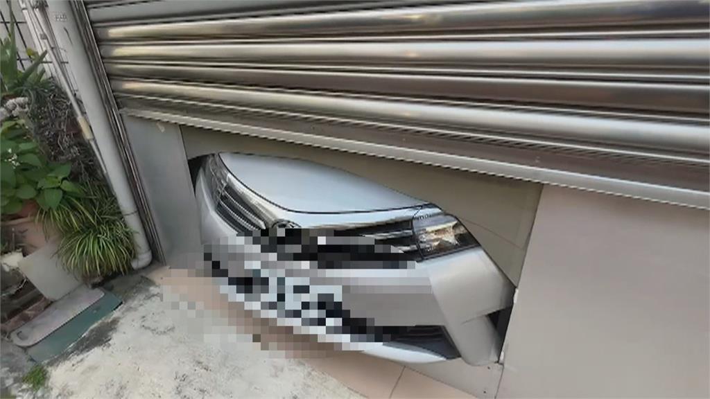 違停汽車壓縮用路空間! 肇事駕駛「直撞老翁」後逃逸