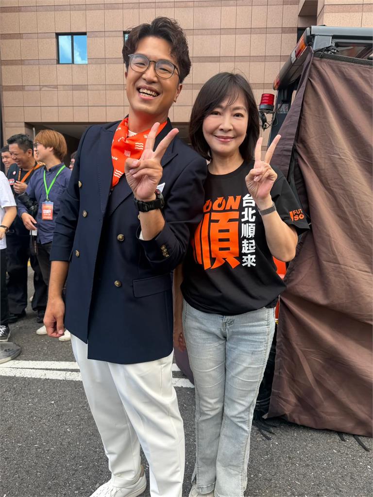 競總登台前「沈伯洋整頭爆改」！萬老師偷出賣他「船長戰袍新造型」網一看驚了：挖…